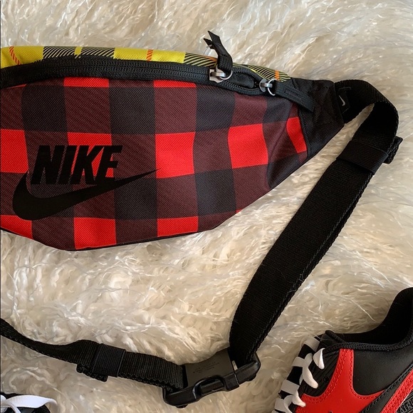 NWT Nike plaid hip pack - Picture 8 of 8